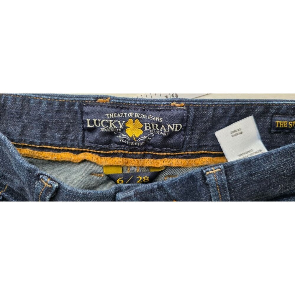 Women's Lucky Brand Blue Jeans, The Sweet Jean Straight. size 6/28